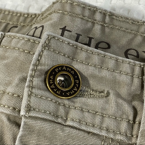prAna Organic Cotton Khaki Cargo Outdoor Hiking Camping Shorts Women Sz 30W X 9L - Picture 3 of 16